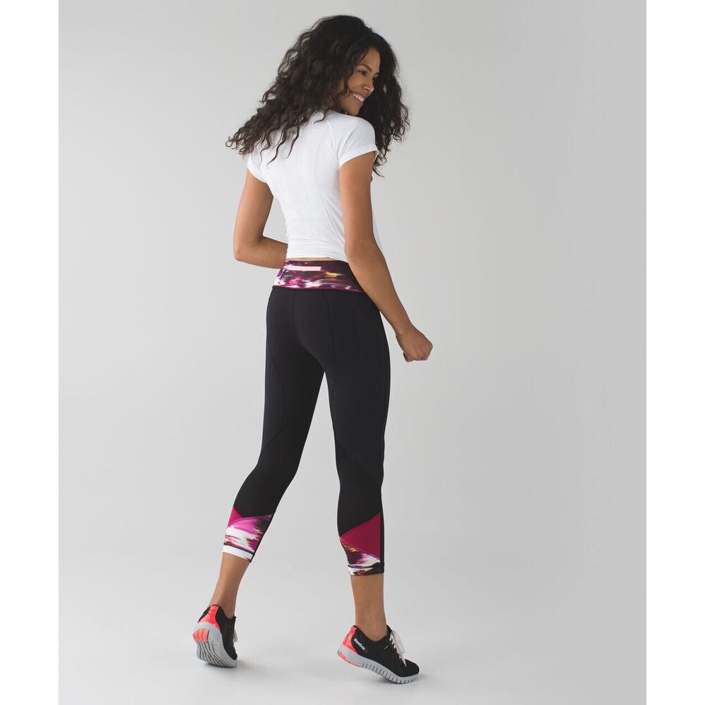 Lululemon Pace Rival Crop Black Pigment Wind Berry Rumble size 4 Women's Legging